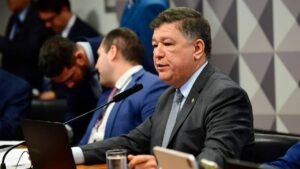 Presidente da CPMI do INSS ameaça cassar credencial de jornalista