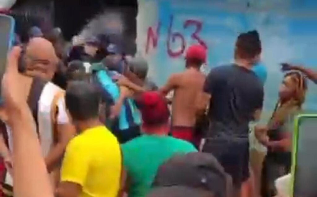 Prefeitura faz remoção truculenta de ambulantes no Centro de Manaus