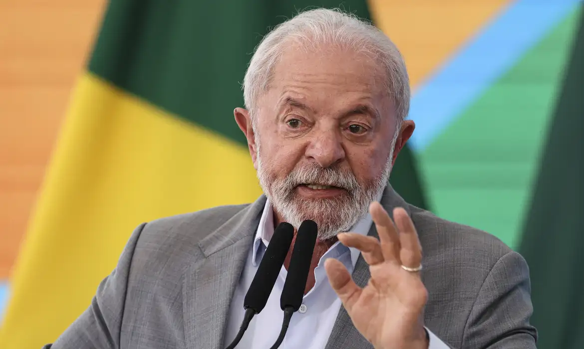 Tarifas de Trump: Lula se recusa a ligar ao ex‑presidente
