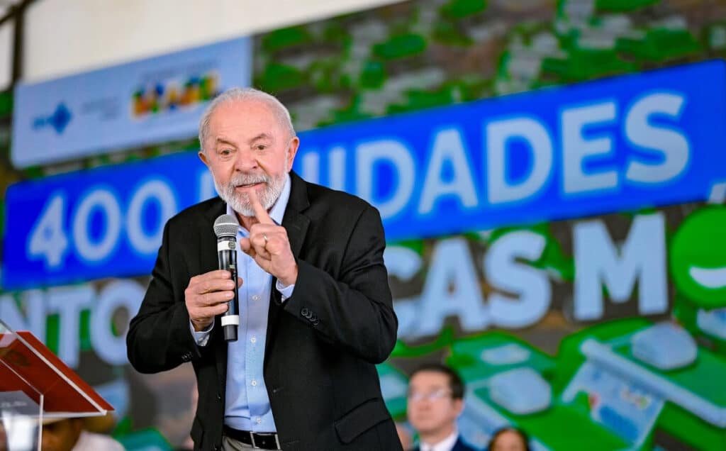 Lula critica imagem usada em propaganda do governo