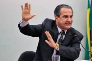 Silas Malafaia tem celular apreendido pela PF no Galeão