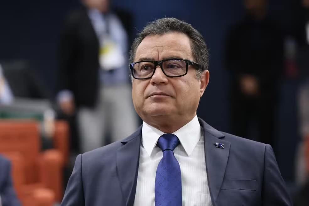 Fux vota por absolver Almir Garnier no STF