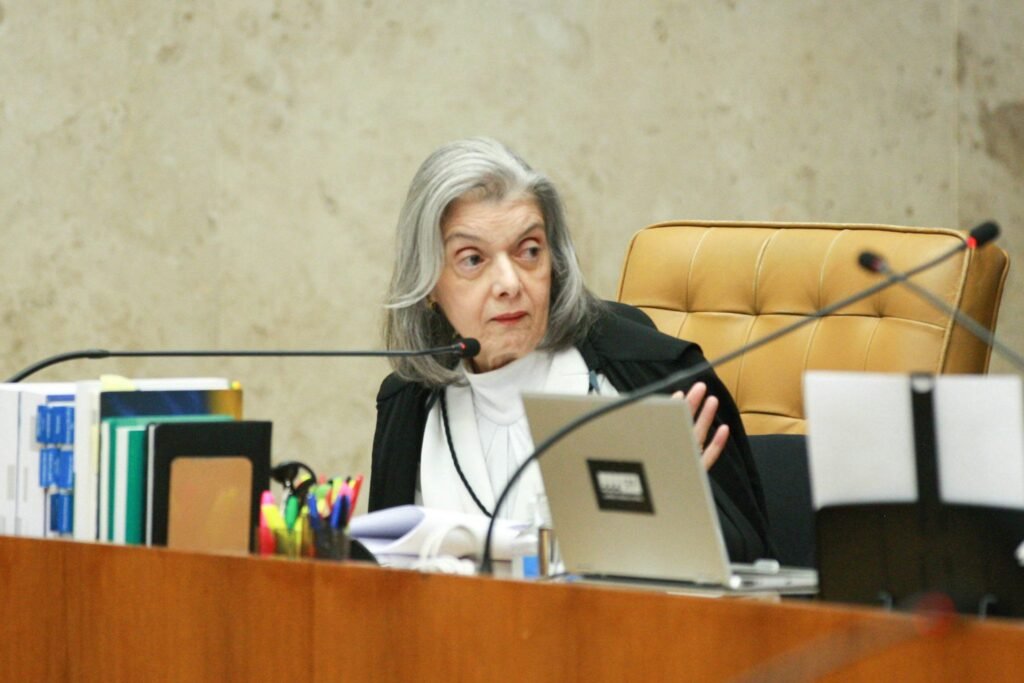 Cármen Lúcia questiona defesa de ex-ministro no STF: 'Demover de que?'