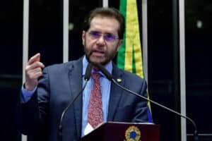 Plínio Valério critica privatização de hidrovias na Amazônia